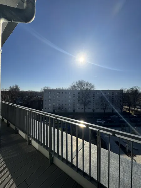 Sonnige 2-Zimmer-Wohnung mit großzügiger Dachterrasse und Fußbodenheizung an der Spree — photo 1